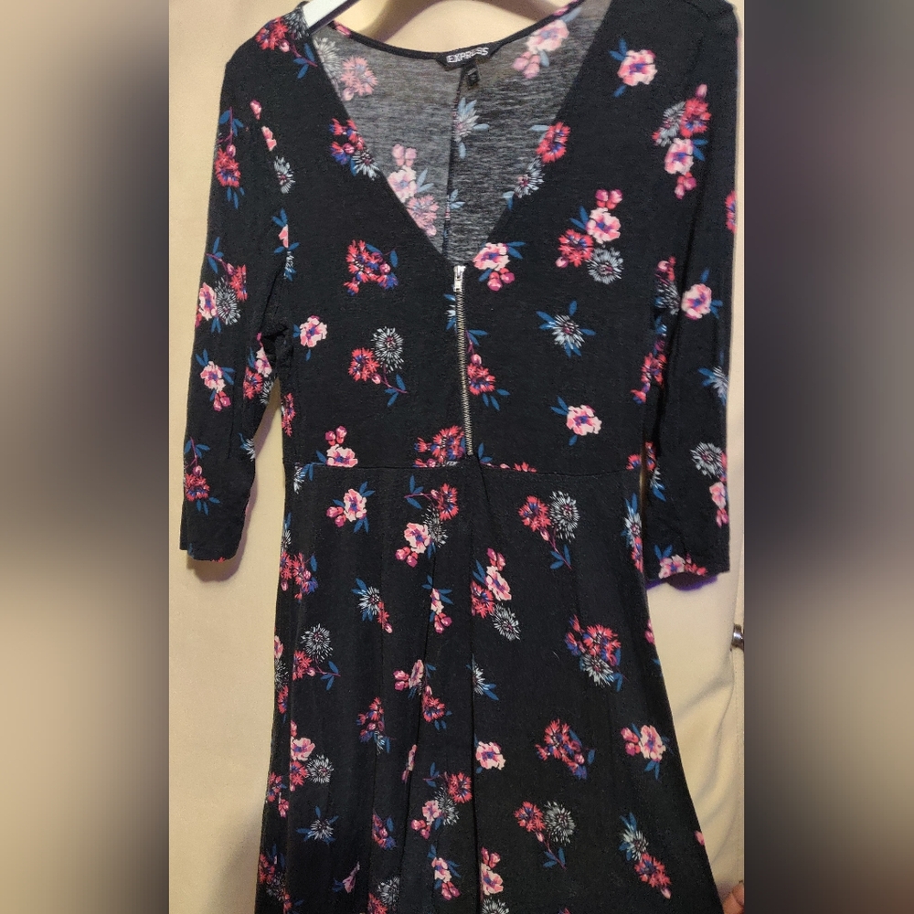 Floral Express Dress - Picture 7 of 7